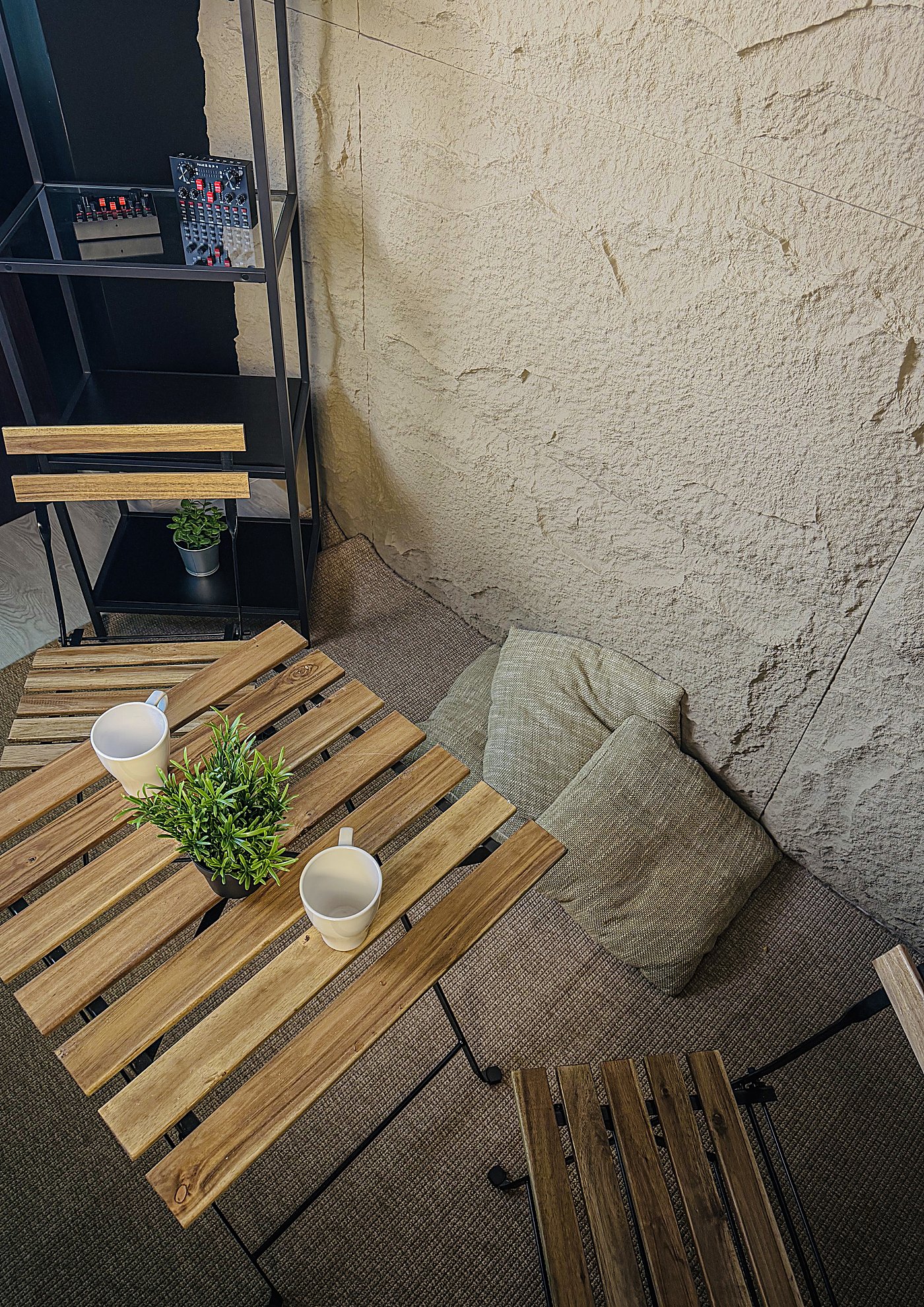 Courtyard corner, alternate angle